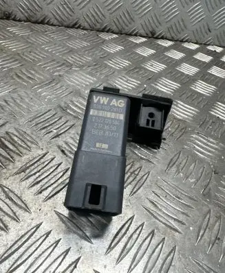 Volkswagen Golf VI Glow plug pre-heat relay 038907281d