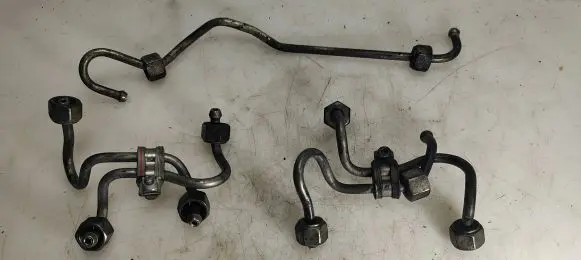 BMW X3 E83 Fuel injector supply line/pipe 