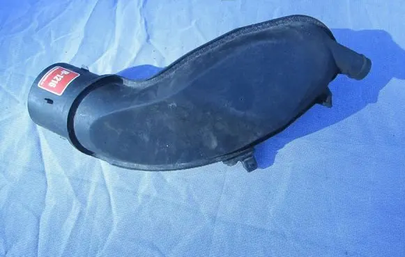 Audi A4 S4 B5 8D Air intake duct part 078133356F