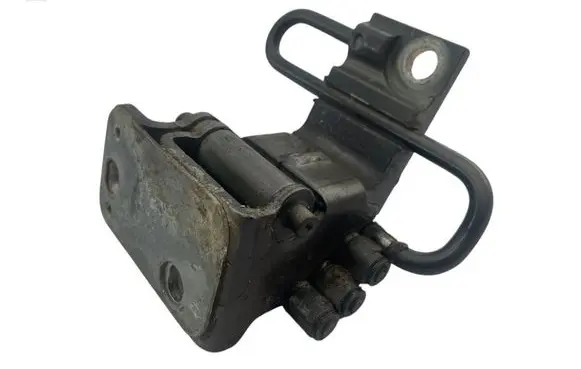 Volkswagen Touareg I Front door lower hinge 7L0831412A