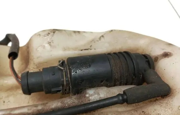 Audi A4 S4 B5 8D Windscreen/windshield washer pump 4a0955651