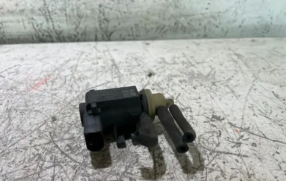 Volkswagen Touran II Turbo solenoid valve 1K0906627B 31333 011464A