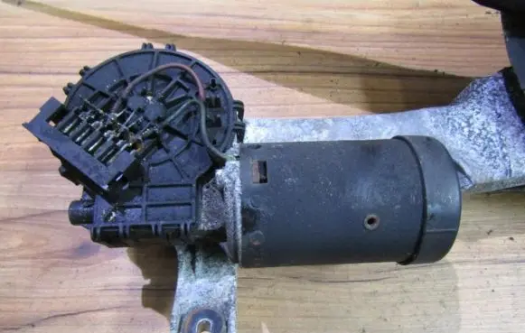 Mercedes-Benz E W210 Wiper motor 0580008021 05800-08-021