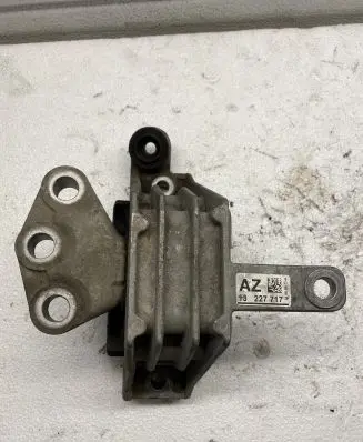 Opel Insignia A Engine mount bracket 2107721
