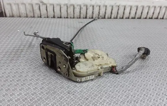 KIA Sorento Front door lock