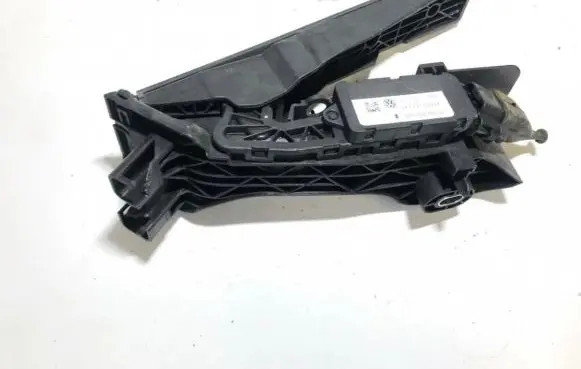 Volkswagen Golf Plus Accelerator throttle pedal 1k1721503m