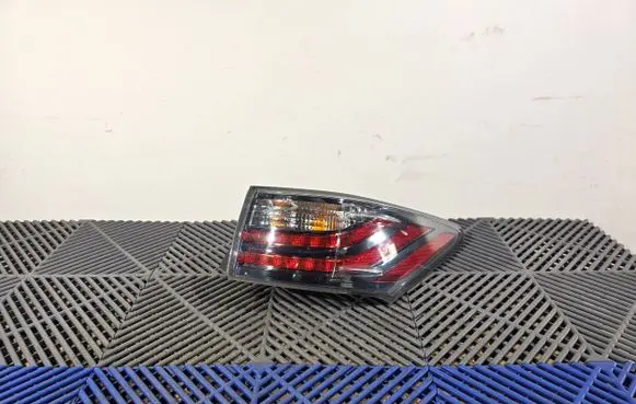 Lexus CT 200H Rear/tail lights