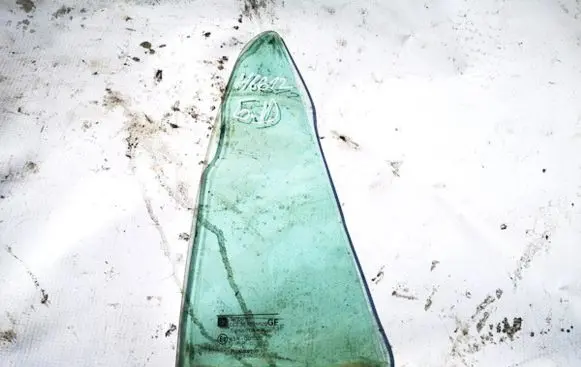 Opel Astra G Rear vent window glass 