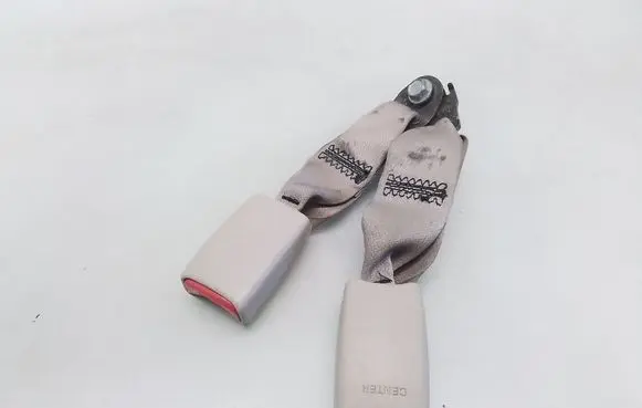 Nissan Murano Z50 Middle seatbelt buckle (rear) 