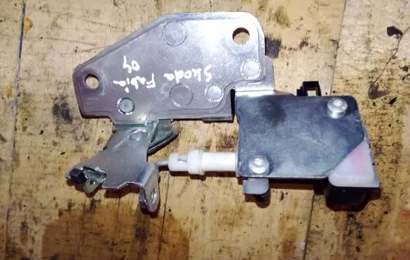 Skoda Fabia Mk1 (6Y) Tailgate/trunk/boot lock/catch/latch 6Y0827511G