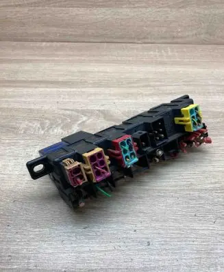 Audi A4 S4 B5 8D Fuse module 4A0941822 896046
