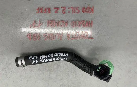 Toyota Auris E180 Engine coolant pipe/hose 1111