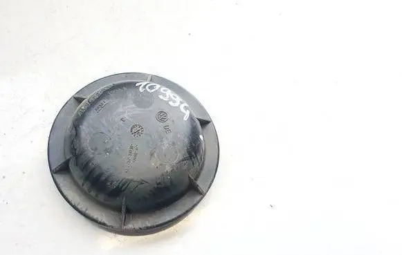 Volkswagen Jetta V Headlight/headlamp dust cover 1K0831821A