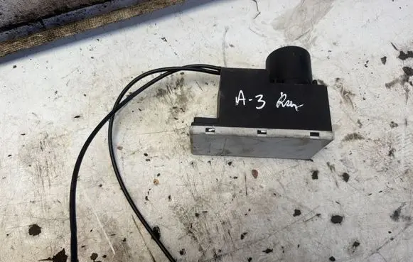 Audi A4 S4 B5 8D Central locking vacuum pump 8L0862257H