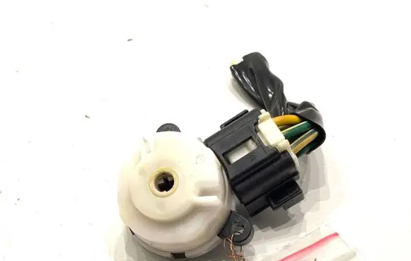 Suzuki Swift I Ignition lock