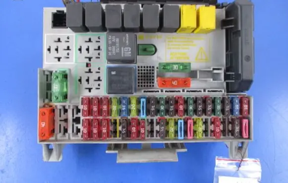 Opel Zafira A Fuse box set 90589966