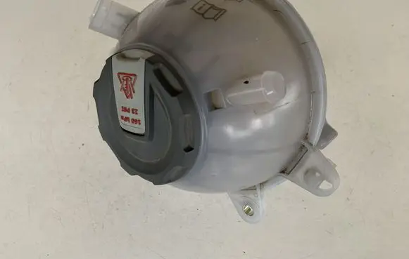 Coolant expansion tank/reservoir