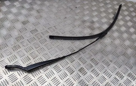 Peugeot 208 Front wiper blade arm 9673291980