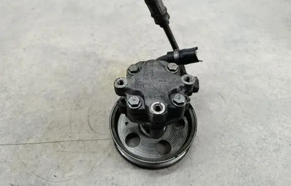 Audi A4 S4 B7 8E 8H Power steering pump 