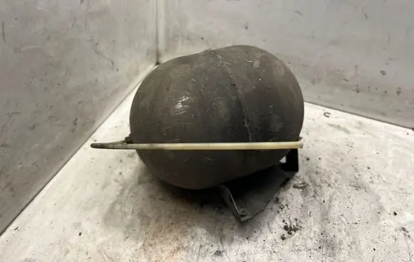 Vacuum air tank