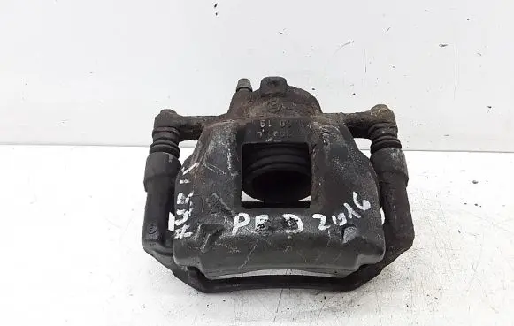 Toyota Auris E180 Front brake caliper