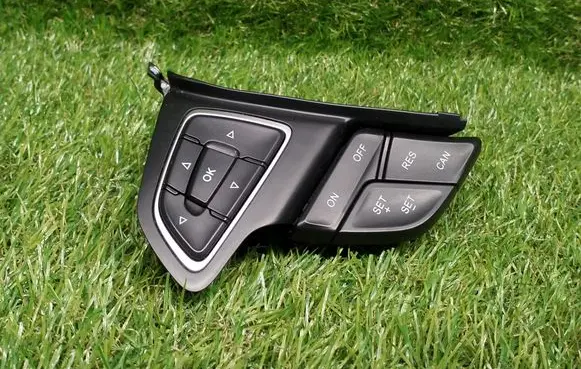 Ford Focus Steering wheel buttons/switches F1ET9E740BB