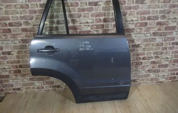 Suzuki Grand Vitara II Front door