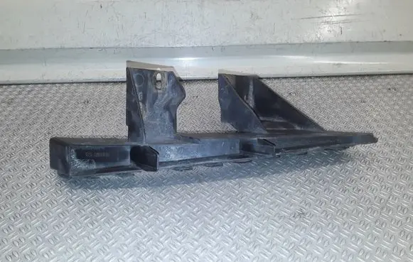 Audi Q7 4L Front bumper mounting bracket 4L0807333