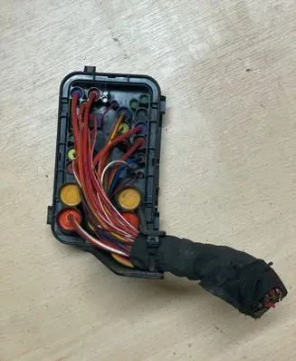 Volkswagen PASSAT B6 Fuse module 1K0937700B