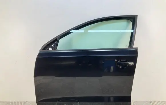 Volkswagen Jetta VI Front door 5C6831311B
