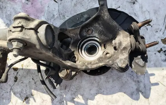 Volkswagen Golf VII Front wheel hub spindle knuckle 5Q0407258A