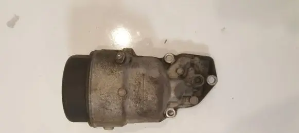 Mercedes-Benz CLS C219 Oil filter mounting bracket