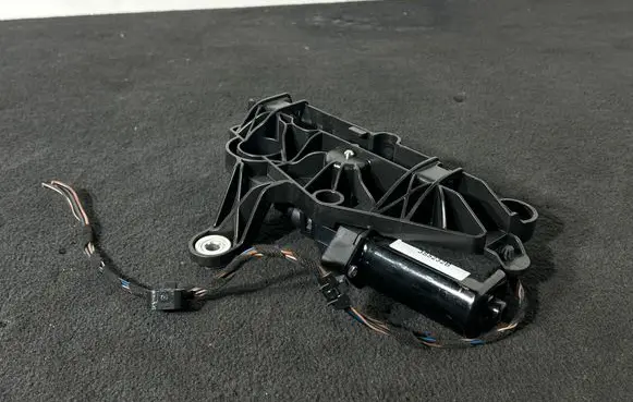 Mercedes-Benz S C217 Seat belt adjustment motor A2178600282 KR2EK4A1CE 307950699AH