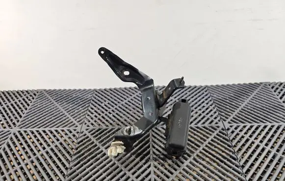 Lexus IS III XE30 Fuse module 7495YA1