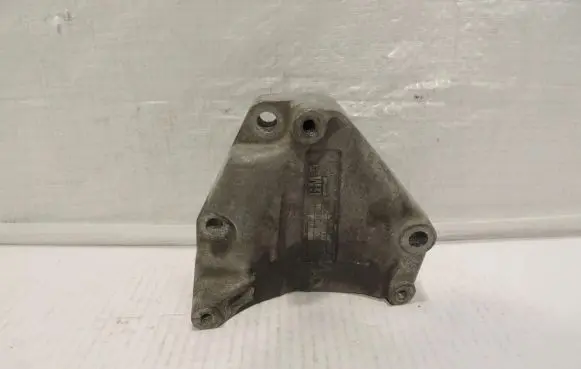 Opel Astra H A/C compressor mount bracket 90529603