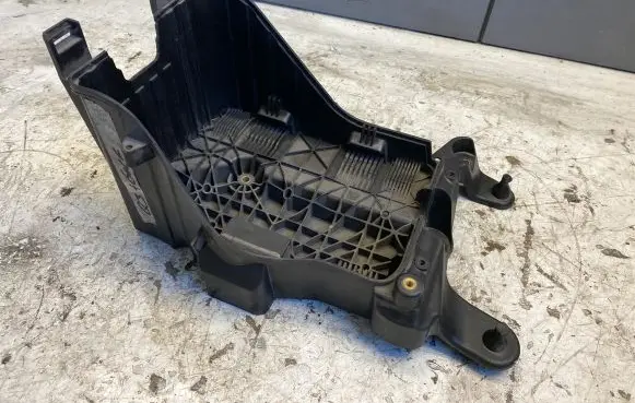Audi Q3 8U Battery tray 8U0915333