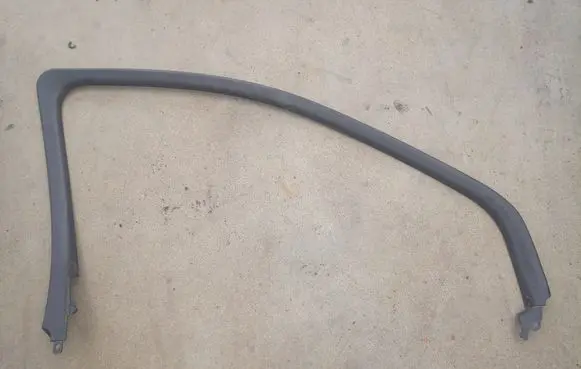 Opel Mokka Front door glass trim molding 95133795