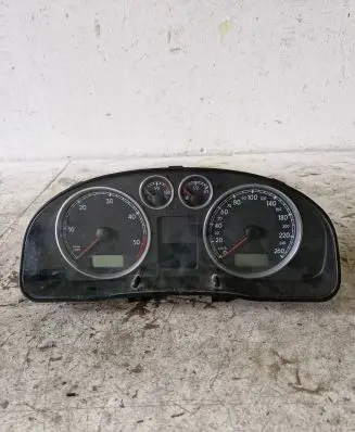 Volkswagen PASSAT B5.5 Speedometer (instrument cluster) 78903D2