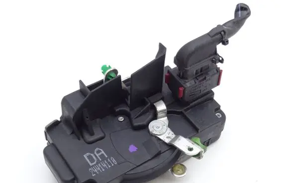 Opel Vectra B Front door lock 24414110
