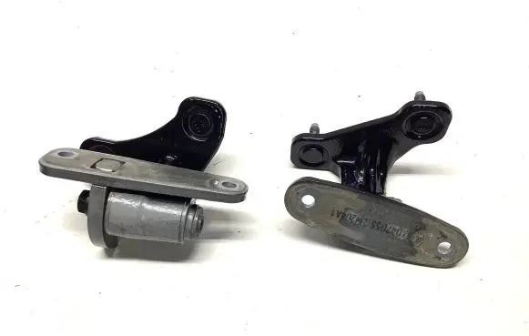 Mercedes-Benz E W212 Front door hinge set A047058