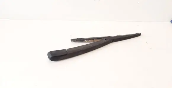 Rear wiper blade arm