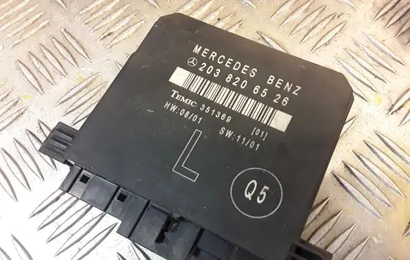 Mercedes-Benz C W203 Door control unit/module 2038206526 A2038206526