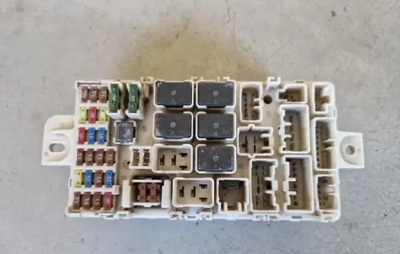 Mitsubishi L200 Fuse module