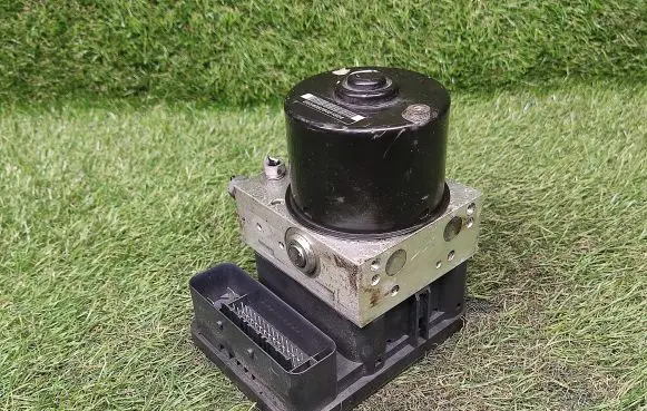 Ford Focus C-MAX ABS Pump 8M512C405CA