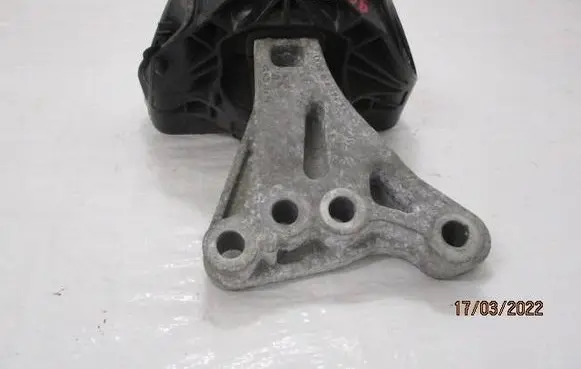 Citroen DS3 Engine mounting bracket