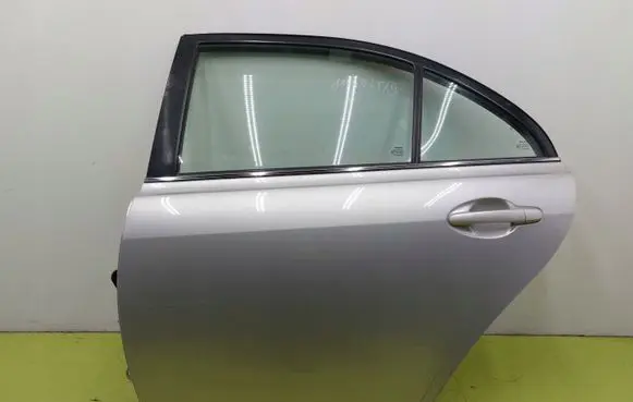 Toyota Avensis T250 Rear door 1C0
