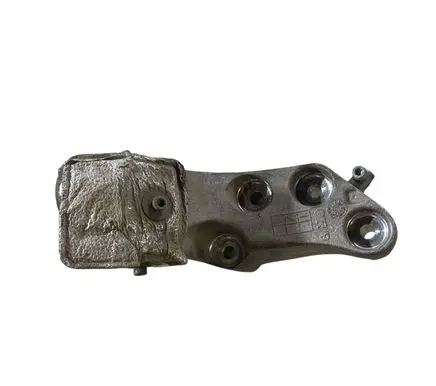Engine mounting bracket