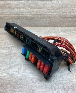 BMW 5 E60 E61 Fuse module 6957330