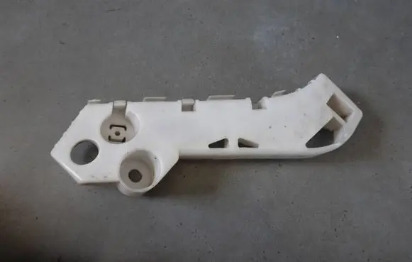 Mazda 5 Front bumper mounting bracket C235500U