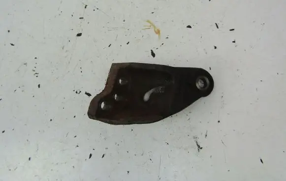 Suzuki Swift I Engine mounting bracket 